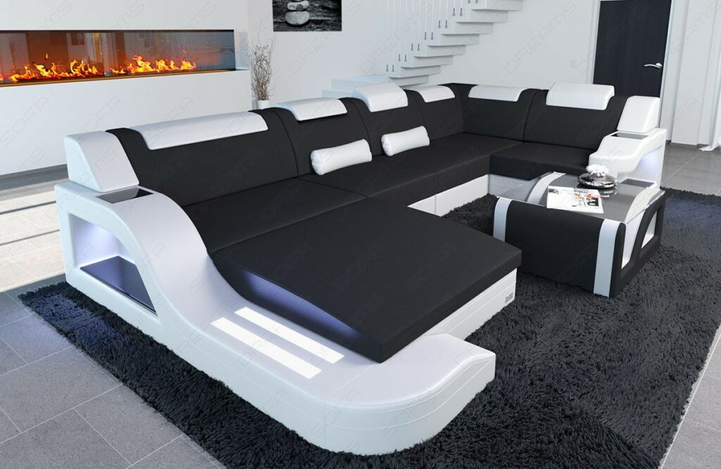 Sofa mit schmaleren Sitzen - ein kleines U Form Sofa mit Beleuchtung