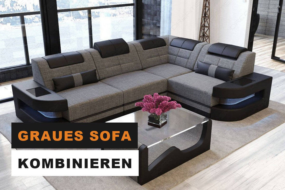 Graues Stoffsofa mit Strukturbezug und Kissen in einem modernen Wohnzimmer