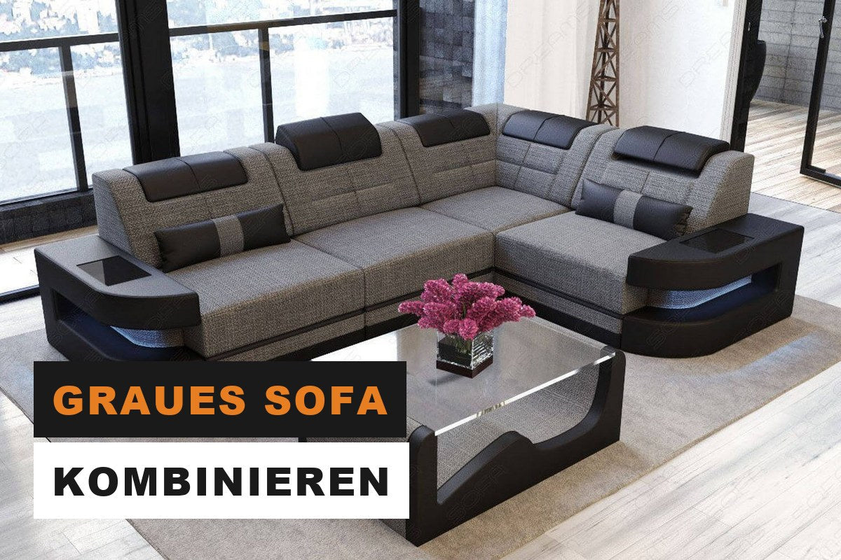 Graues Stoffsofa mit Strukturbezug und Kissen in einem modernen Wohnzimmer