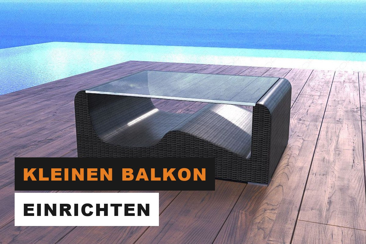 Kleiner Rattan-Beistelltisch mit Pflanzen auf einem gemütlichen Balkon