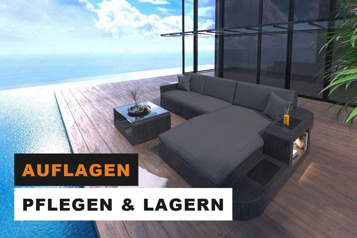 Gepflegte Gartensofa-Auflagen auf einem grauen Polyrattan-Sofa