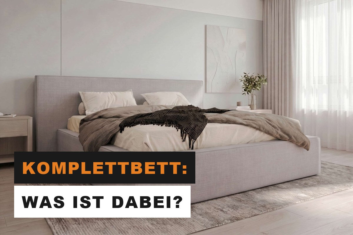 Modernes Bett mit gepolstertem Kopfteil in einem hellen Schlafzimmer