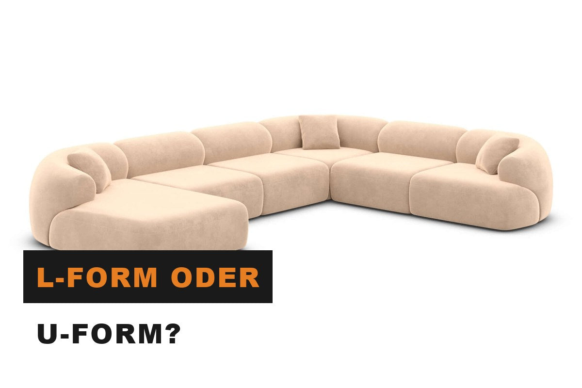 Große Wohnlandschaft in U-Form in einem weitläufigen Wohnzimmer