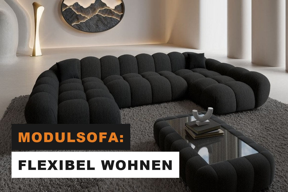 Modulares Stoffsofa in U-Form in einem großen, modernen Wohnzimmer