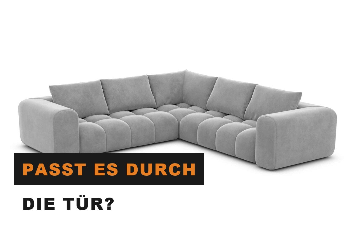 Sofaelement wird durch eine Wohnungstür getragen
