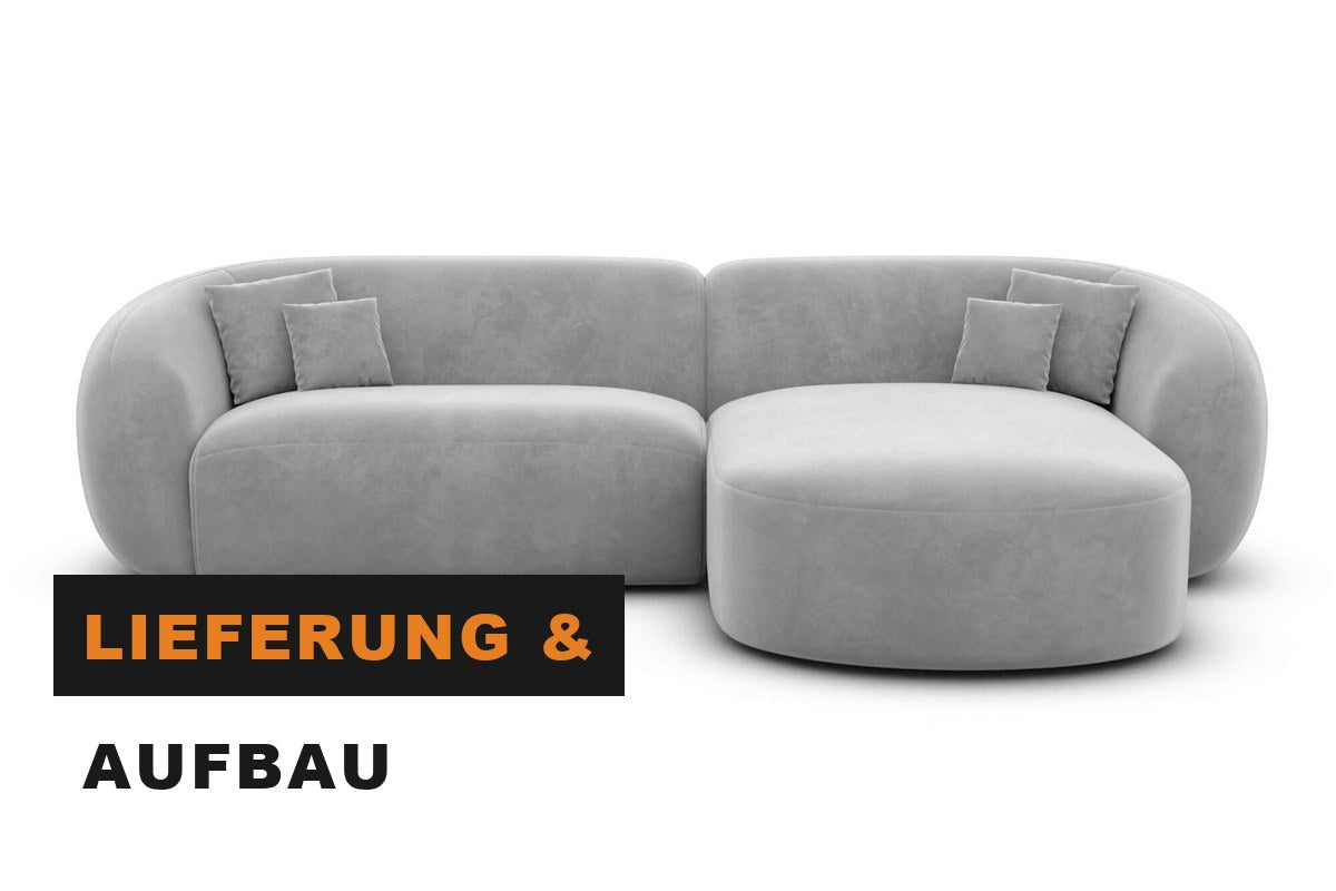 Monteure stellen ein neues Ecksofa im Wohnzimmer auf