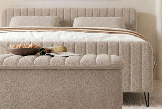 Boxspringbett Aurelio Hocker in Stoff Creme
