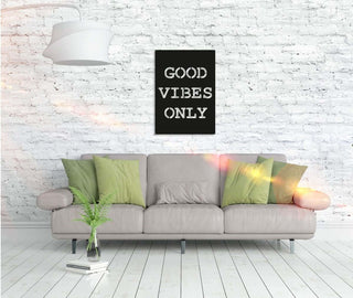 Metall Wandbild "Good Vibes Only" – Positive Kunst für Wohnzimmer